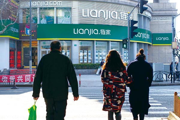 On March 24, the day before the new property rules were introduced, thousands of hopeful home buyers descended on real estate companies such as Lianjia looking to secure a deal before the midnight deadline. GAO ERQIANG / CHINA DAILY