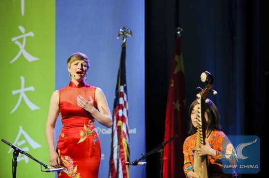 Artists perform during the opening ceremony of 2016 National Chinese LanguageConference in Chicago, the United States on April 28, 2016. The meeting has become the largest annual gathering in the country of teachers, administrators, and policymakers engaged in the teaching ofChinese language and culture.(Xinhua/He Xianfeng)