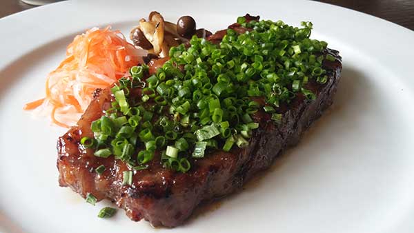 The bulgogi steak, cooked with South Korean barbecue sauce, is a signature dish at VIPS Steak& Salad Bar in Beijing. (Photo by Liu Zhihua/China Daily)