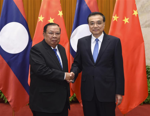 Chinese Premier Li Keqiang (R) meets with Lao President Bounnhang Vorachit, also General Secretary of the Central Committee of the Lao People's Revolutionary Party, in Beijing, capital of China, May 4, 2016. (Xinhua/Xie Huanchi)