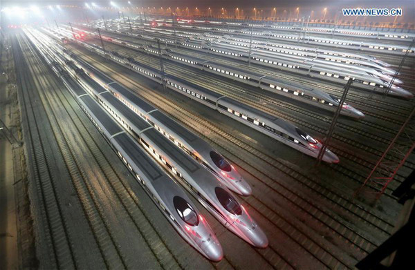 Photo taken on Dec 25, 2012 shows bullet trains which will put into operation on the Beijing-Guangzhou high-speed railway, at a highway-speed train base in Wuhan, capital of Central China's Hubei province. [Photo/Xinhua]