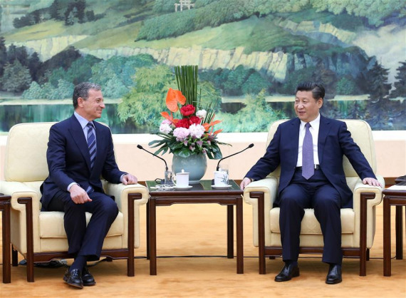 Chinese President Xi Jinping (R) meets with Bob Iger, vice chair of U.S.-China Business Council and chairman and chief executive officer of the Walt Disney Company, in Beijing, capital of China, May 5, 2016. (Photo: Xinhua/Pang Xinglei)