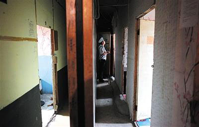 The photo taken in July 2014, shows a house in Beijing being separated into many small rooms for renting. (Photo/Beijing News)