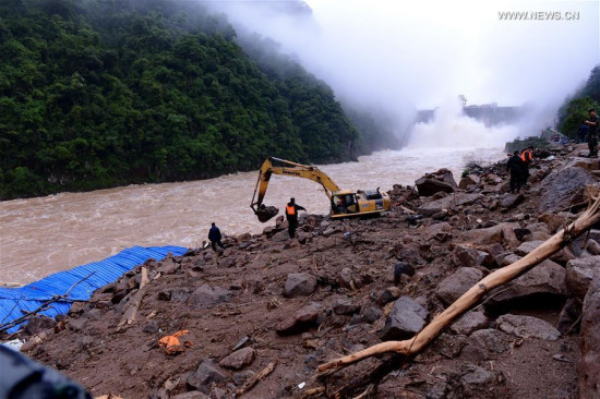 Rescuers work at the landslide site in Taining County, southeast China's Fujian Province, May 8, 2016. (Photo: Xinhua/Zhang Guojun)
