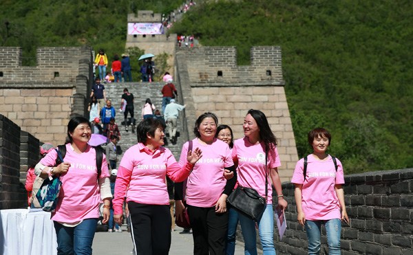 A group of women participate in Run for Her, a breast cancer awareness event, at the Juyongguan section of the Great Wall in suburban Beijing on May 6, 2016. (Photo by Zou Hong/China Daily)