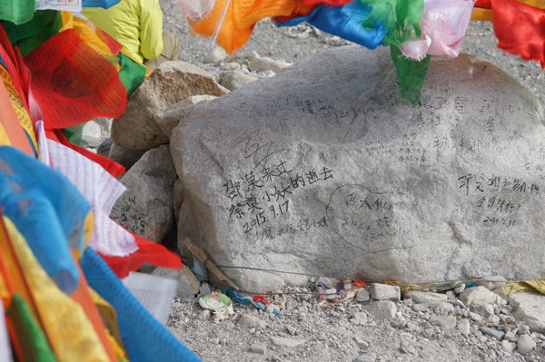 Stones at Qomolangma Base Camp in the Tibet autonomous region have been defaced by tourists. Photo by Jiang Jiahua/For China Daily