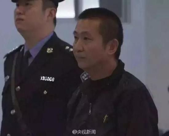 Chen Man (R) (Photo/CCTV Sina Weibo)