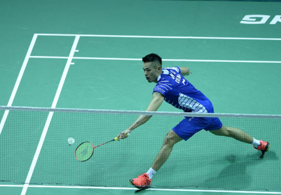 World No.3 Lin Dan, who was rest on the opening day, failed to make a perfect debut as the five-time world champion edged out Lucas Claerbout 20-22, 21-14, 21-8 in the second singles. (Xinhua)