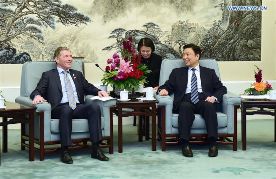 Chinese Vice President Li Yuanchao (R) meets with a delegation of the New Zealand National Party led by President Peter Goodfellow (L) in Beijing, capital of China, May 16, 2016.(Photo: Xinhua/Zhang Duo)