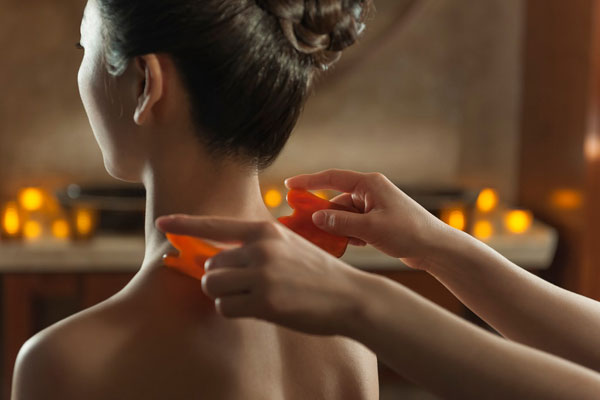 Guasha treatment at The Spa in Mandarin Oriental Pudong, Shanghai. (Photo provided to chinadaily.com.cn)