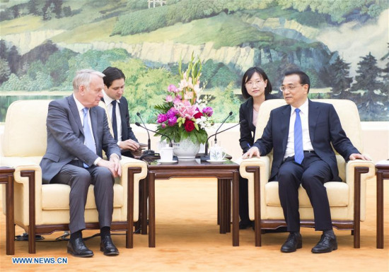 Chinese Premier Li Keqiang(R) meets with French Foreign Minister Jean-Marc Ayrault in Beijing, capital of China, May 16, 2016.(Photo: Xinhua/Xie Huanchi)
