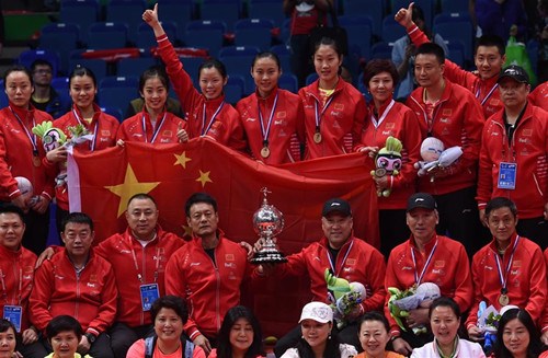 Team China poses for a group photo on the podium during the award ceremony after winning the title at the Uber Cup badminton championship in Kunshan, east China's Jiangsu Province, May 21, 2016. China defeated South Korea and won the title by 3-1. (Xinhua/Han Yuqing)