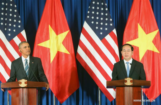 Vietnamese President Tran Dai Quang (R) and President of the United States Barack Obama attend a press conference in Hanoi, Vietnam, May 23, 2016. (Photo: Xinhua/VNA)
