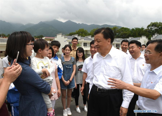 Liu Yunshan(2nd R front) talks with villagers of Wushiling Village in Ruyuan Yao Autonomous County, south China's Guangdong Province, May 22, 2016. (Photo: Xinhua/Xie Huanchi)