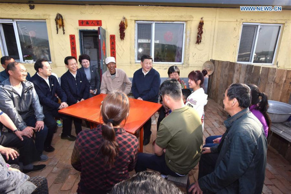 Chinese PresidentXi Jinpingpays a visit to the home of forestry staff Liu Yangshun (5th L) in Shangganling Forestry Bureau in Yichun, northeast China's Heilongjiang Province, May 23, 2016. Xi Jinping made an inspection tour in Heilongjiang from May 23 to 25. (Photo: Xinhua/Li Tao) 