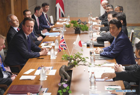 Britain's Prime Minister David Cameron (2nd L) meets with his Japanese counterpart Shinzo Abe (2nd R) at the Shima Kanko Hotel in Shima, Mie Prefecture, Japan, May 25, 2016, ahead of the G7 leaders Ise-Shima summit. (Photo: Xinhua)
