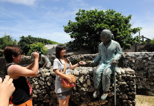 Tourists from the mainland visit Penghu islands in Taiwan province. (Photo: He Junchang/Xinhua)