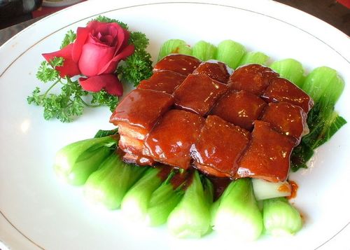 Braised pork with brown sauce (hongshao rou)