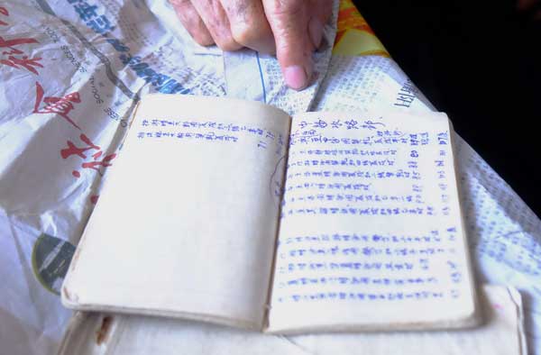 A book belonging to Chinese fisherman Su Chengfen depicts sailing routes from Tanmen county in Hainan province to Huangyan Island in the South China Sea. LIU XIAOLI / CHINA DAILY
