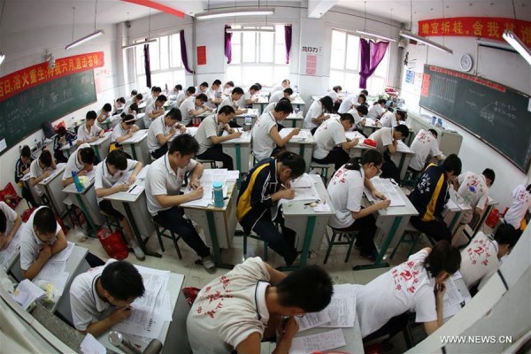 Senior high students study at their classroom in No. 2 High School of Hengshui, north China's Hebei Province, May 22, 2016. (Photo: Xinhua/Mu Yu)