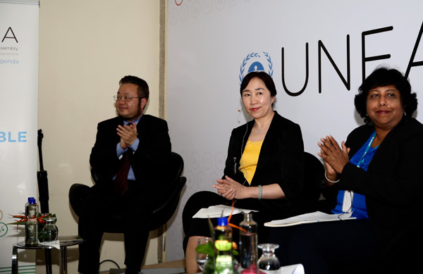 Experts and officials take part in the roundtable discussion. HOU LIQIANG / CHINA DAILY
