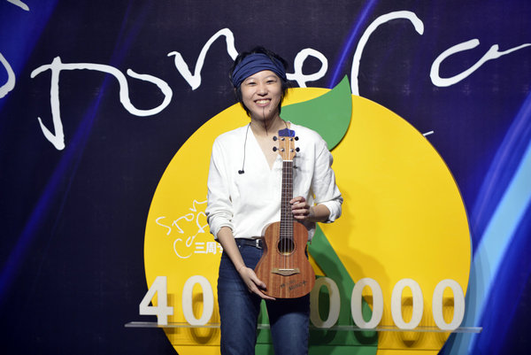 Dou Jingtong plays her recent gig in Beijing's 798 Art Zone. (Photo by Jiang Dong/China Daily) Dou Jingtong plays her recent gig in Beijing's 798 Art Zone. (Photo by Jiang Dong/China Daily)