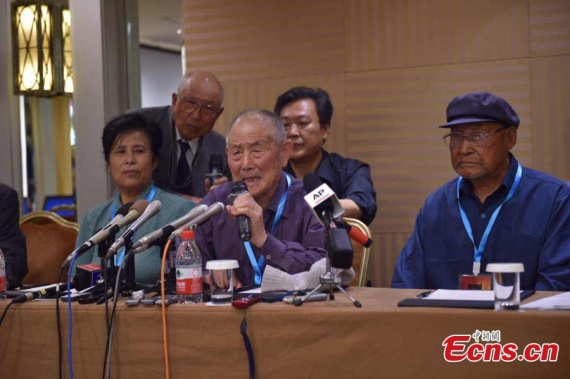 Three representatives of Chinese victims of forced laborers during World War II attend a press conference in Beijing, June 1, 2016. (Photo: China News Service/Jin Shuo)