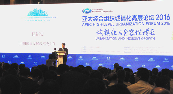 Xu Shaoshi, chairman of the National Development and Reform Commision, delivers the keynote speech on the opening ceremony of the APEC High-level Urbanization Forum 2016 in Ningbo, East China's Zhejiang province, on June 2, 2016. (Photo/China Daily)