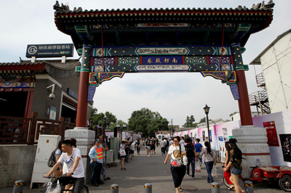 The opening of a subway station at the end of 2012 brings more people to the narrow hutong.PhotoChina Daily/Zhang Wei)