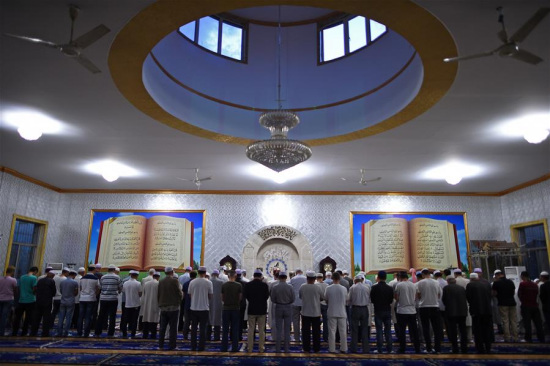 Muslims pray on the first Day of Ramadan in Yinchuan, capital of northwest China's Ningxia Hui Autonomous Region, June 6, 2016. (Photo: Xinhua/Wang Peng)