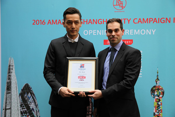 Chinese actor Hu Ge (left) attends Amazing Shanghai as the city's tourism ambassador in London, to promote Shanghai to the world, on June 13, 2016. (Photo by Liu Jing/chinadaily.com.cn)