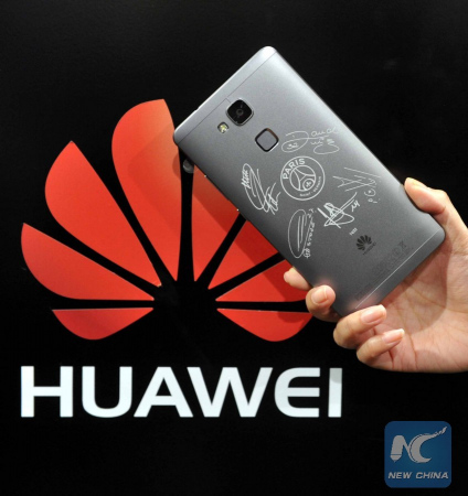 A Huawei Ascend Mate 7 smart phone of the Paris Saint-Germain (PSG) edition is displayed during the launching ceremony in Paris, France, Dec. 16, 2014. (Xinhua/Chen Xiaowei)