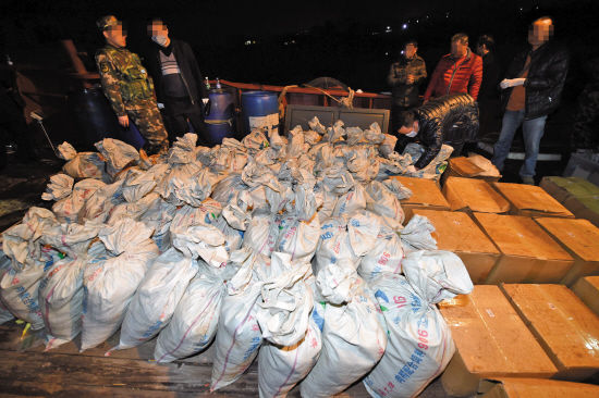 About 80 woven bags containing two tonnes of crystal meth are found under a ship's deck in Jiazi Township, Guangdong, in February. (Photo/Yangcheng Evening News)