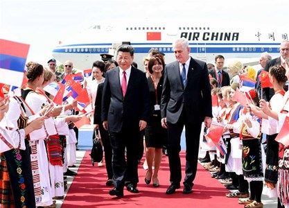 Chinese President Xi Jinping and his wife Peng Liyuan are greeted by Serbian President Tomislav Nikolic and his wife upon their arrival at the airport of Belgrade, Serbia, June 17, 2016. Xi started a state visit to Serbia Friday.(Photo: Xinhua/Rao Aimin)