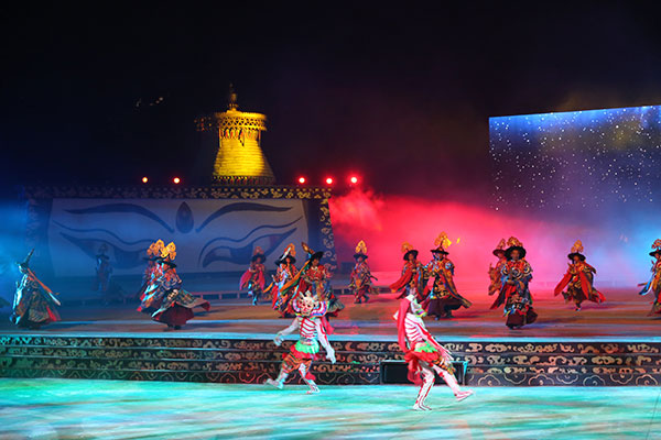 The opera highlights local culture with its costumes, music and dances.(Photos by Palden Nyima/China Daily)