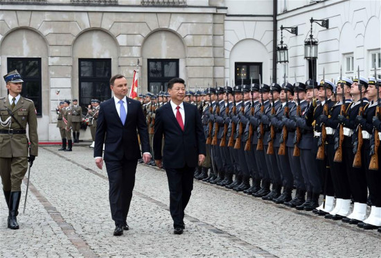Chinese President Xi Jinping attends a welcoming ceremony held by Polish President Andrzej Duda in Warsaw, Poland, June 20, 2016. (Xinhua/Rao Aimin)