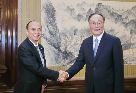 Wang Qishan (R), secretary of the Communist Party of China (CPC) Central Commission for Discipline Inspection (CCDI), meets with President of the Cambodian Anti-Corruption Unit (ACU) Om Yentieng in Beijing, capital of China, June 20, 2016. (Xinhua/Ju Peng)