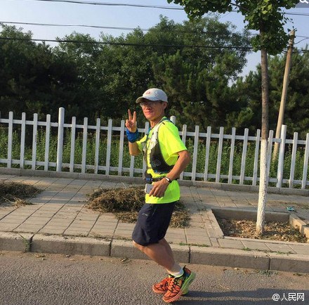 Liu runs on the Sixth Ring Road.(Photo/Sina Weibo)