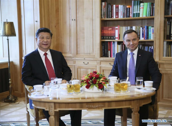Chinese President Xi Jinping (L) holds talks with Polish President Andrzej Duda in Warsaw, Poland, June 20, 2016. (Xinhua/Lan Hongguang)