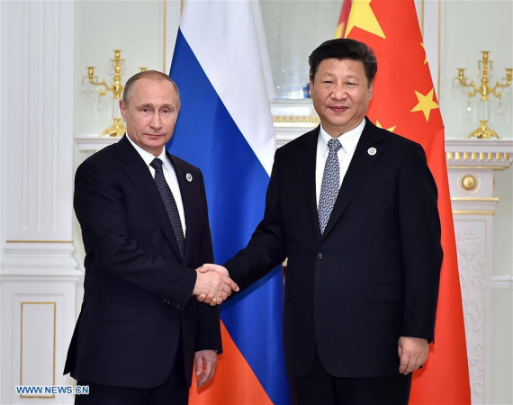 Chinese President Xi Jinping (R) meets with Russian President Vladimir Putin in Tashkent, Uzbekistan, June 23, 2016. (Photo: Xinhua/Li Tao)