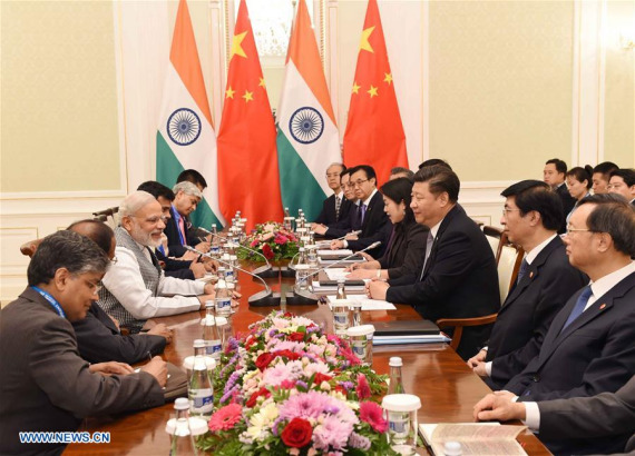 Chinese President Xi Jinping (R) meets with Indian Prime Minister Narendra Modi in Tashkent, Uzbekistan, June 23, 2016. (Photo: Xinhua/Rao Aimin)