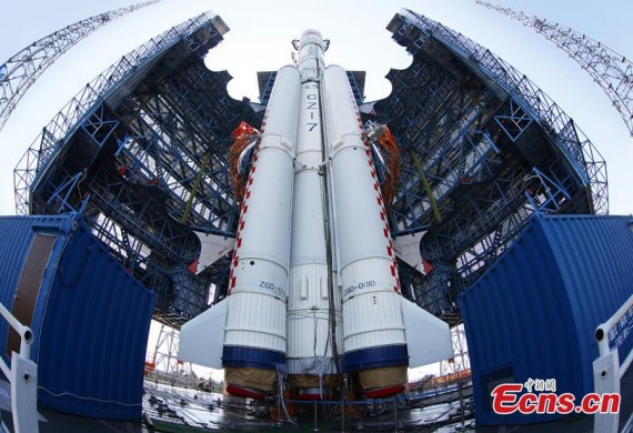 The Long March-7 carrier rocket is set on the launch tower at a launch base in the southern island of Hainan.  (Photo: China News Service/Qin Xianan)