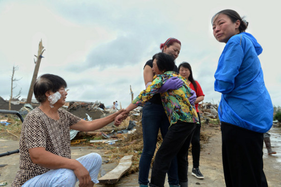 Family members of victims comfort each other on Friday, the day after a tornado hit Funing county in Yancheng, Jiangsu province. (Photo: China Daily/Lai Xinlin)