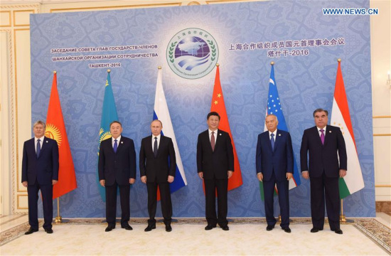 Chinese President Xi Jinping (3rd R) and leaders of other Shanghai Cooperation Organization (SCO) member states pose for a group photo before the 16th SCO Council of Heads of State meeting in Tashkent, Uzbekistan, June 24, 2016. (Xinhua/Rao Aimin)