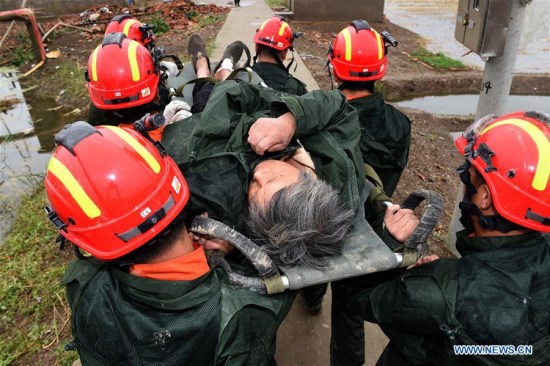Rescuers carry an injured villager in Danping Village of Chenliang Township in Funing, Yancheng, east China's Jiangsu Province, June 24, 2016. (Xinhua/Han Yuqing)