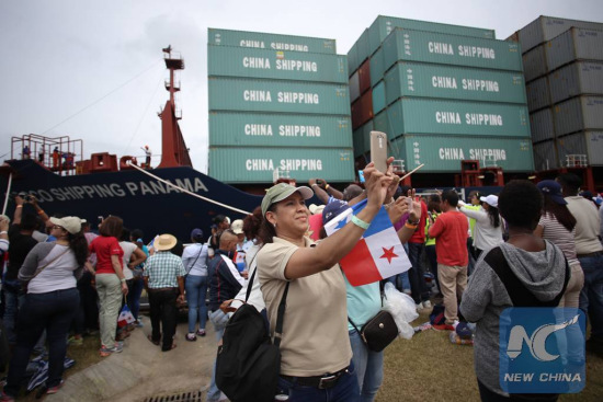 Residents welcome the container vessel COSCO Shipping Panama at the expanded Panama Canal in the city of Colon, capital of Colon Province, Panama, on June 26, 2016. (Xinhua/Mauricio Valenzuela)