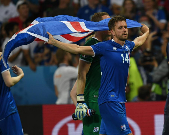 Kari Arnason of Iceland celebrates after winning the Euro 2016 round of 16 football match between England and Iceland in Nice, France, June 27, 2016. Iceland won 2-1. (Xinhua/Guo Yong)