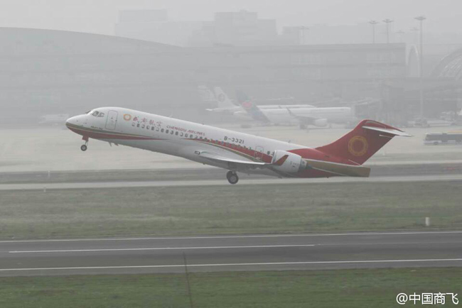 The ARJ21 takes off on its maiden flight on Tuesday. (Photo/COMAC Weibo)