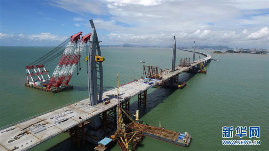 The main road structure on the final segment of the Hong Kong-Zhuhai-Macao Bridge is completed on June 29, 2016. (Photo/Xinhua)