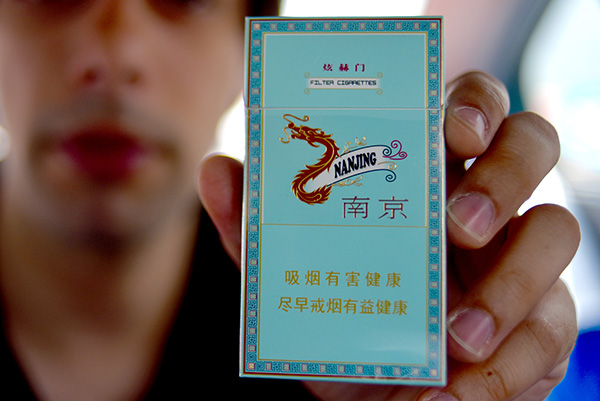 Written warnings are used on cigarette packages in China, instead of images. WHO/WEI XIAOHAO/CHINA DAILY